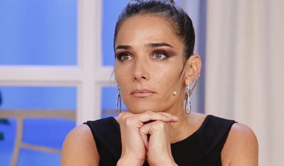 “Es galáctico”: Juana Viale lució un vestido sin hombros y con falda abullonada