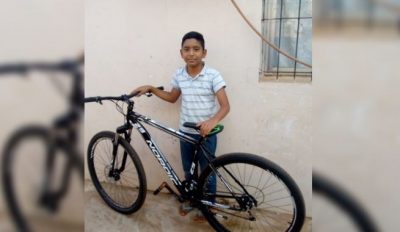 Vendió los churros que cocinaba su mamá y pudo comprar su deseada bicicleta