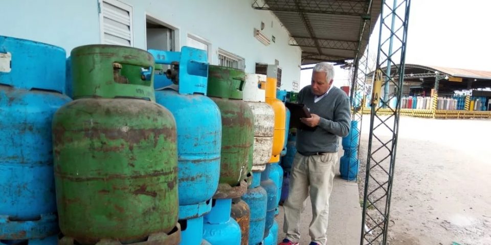 ANSES: cómo inscribirse al Programa Hogar y reclamar el subsidio para viviendas sin conexión a gas