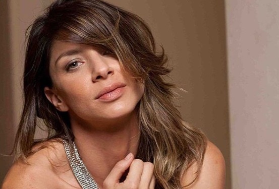 En blanco y negro, la imagen de Romina Gaetani para el finde largo: “Hervidero de amores”