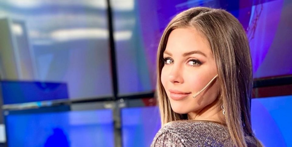 Pollera corta (ajustada) y top de cuero: Romina Malaspina y un look sexy para las redes