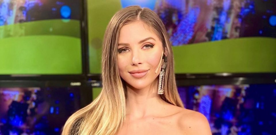 Sin mangas y dos piezas, el look al límite de Romina Malaspina para festejar su cumpleaños