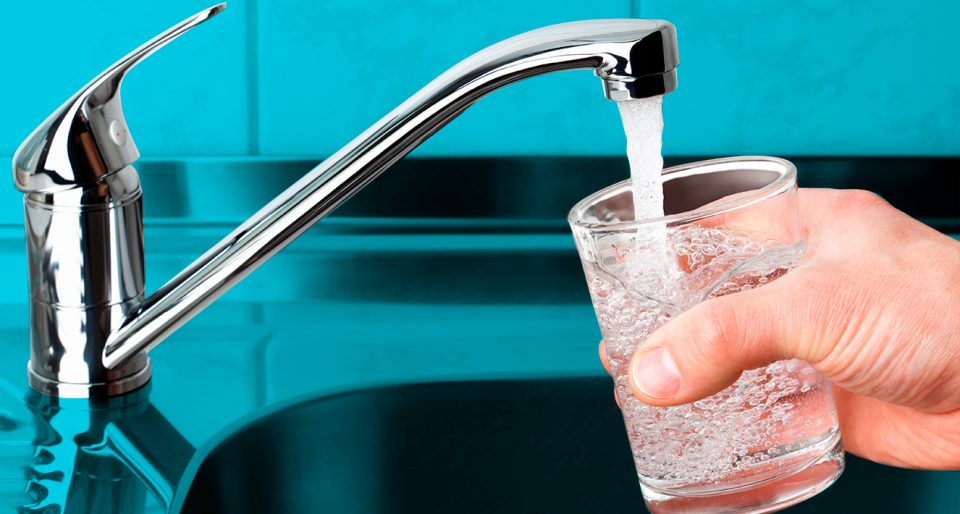 Aysa emitió un comunicado ante las quejas por el mal olor del agua