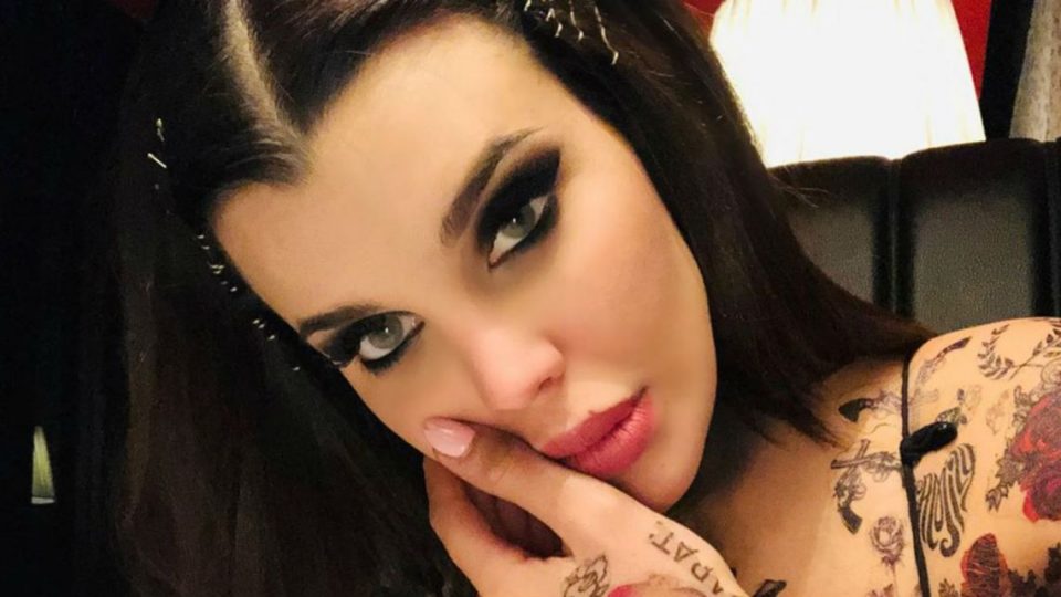 Charlotte Caniggia lució su espléndida figura en ropa interior bordó