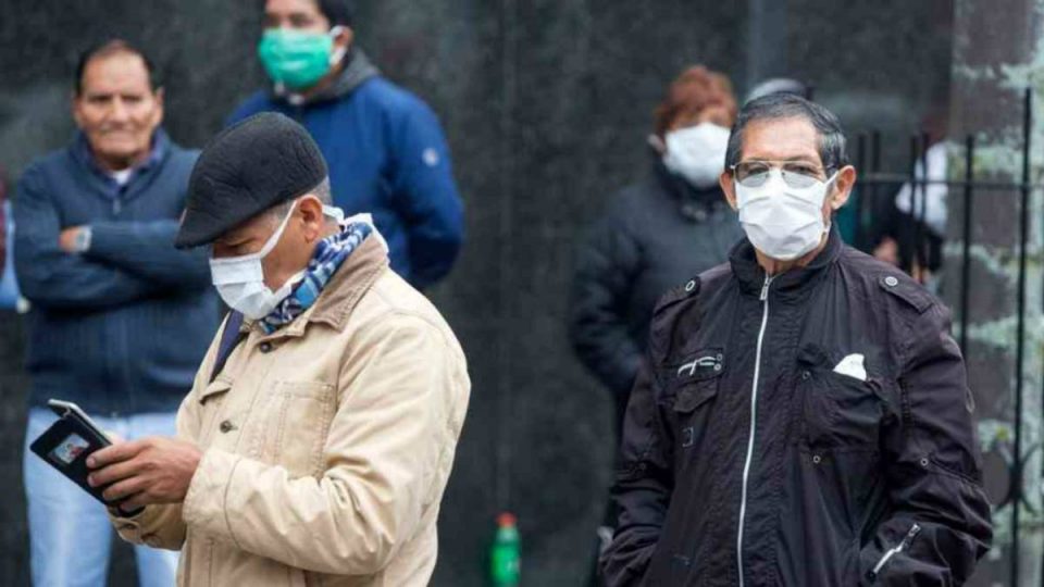 La OMS sólo recomienda usar el tapabocas cuando no hay distancia entre personas