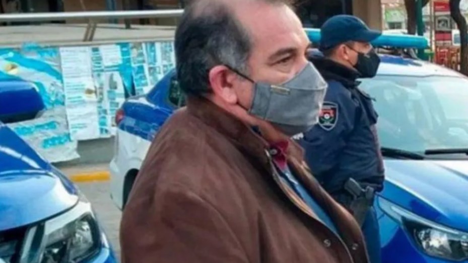 Coronavirus: un funcionario organizó una choripaneada y se contagiaron diez personas.