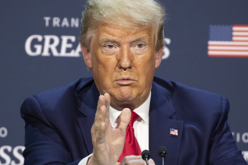 Donald Trump se mostró por primera vez utilizando tapabocas en público