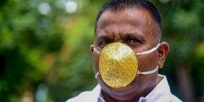 Coronavirus: furor por el tapabocas de oro macizo de un empresario en la India