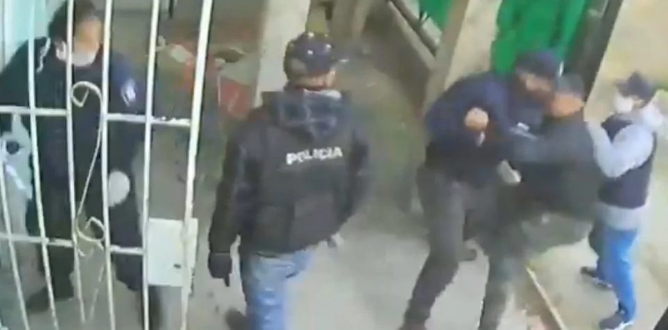 Falsos policías simularon un operativo y cometieron una violenta entradera en Moreno