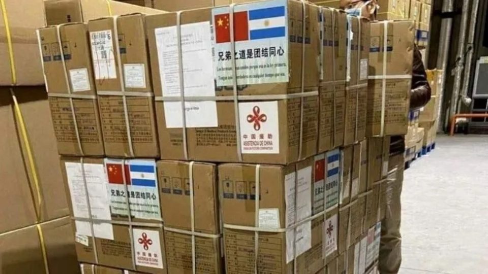 Coronavirus: llegó el primer barco de China con insumos para la provincia de Buenos Aires