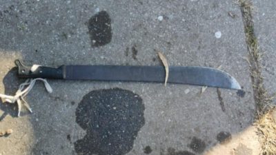 Un joven borracho agredió con un machete en la cabeza a su novia menor de edad