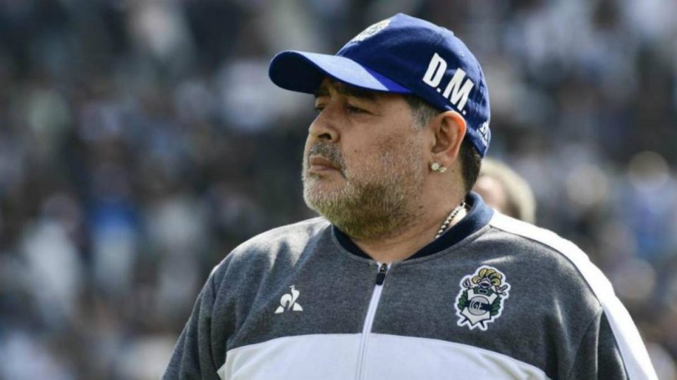 Con cancha de futbol 5 y pileta con cascada, Maradona se muda más cerca de Gimnasia
