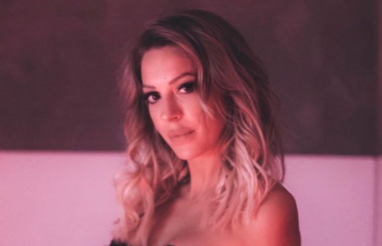 Noelia Marzol sorprendió con un look vintage (en ropa interior): “Te llevamos a todos lados”