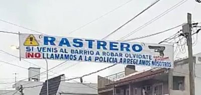 “No llamamos a la policía, arreglamos nosotros”: vecinos colgaron un pasacalles contra los ladrones