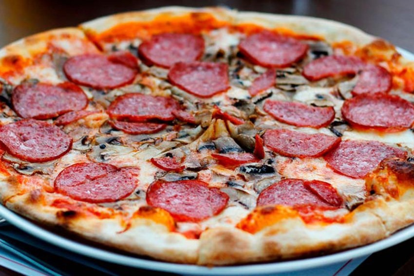 “Es perturbador”, pidió una pizza para llevar en un restaurante y descubrió que tenía la forma de una esvástica nazi