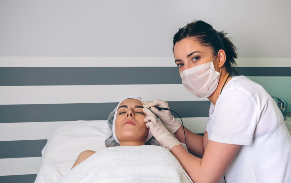 Coronavirus: así son los protocolos para depiladoras, manicuras y pedicuras