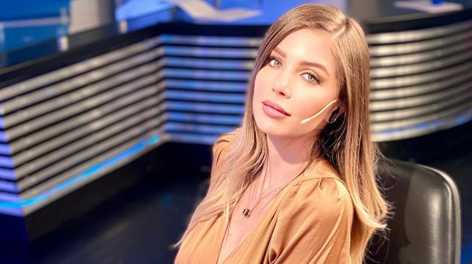 En top corto y escotado, Romina Malaspina palpita en feriado: “Se viene el finde XXL”