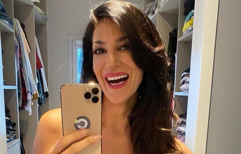 Silvina Escudero dio las buenas noches con un body negro: “Tratando de buscarle la vuelta”