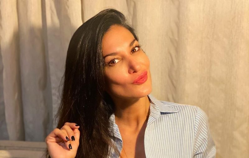 Silvina Escudero despidió el finde con remera corta (y beso a cámara): “Morning”