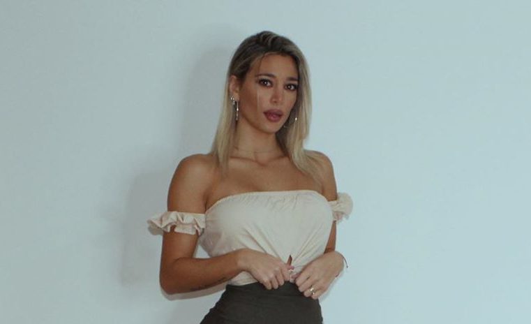 Sol Pérez hipnotizó con un vestido negro y botas blancas: “Miércoles”