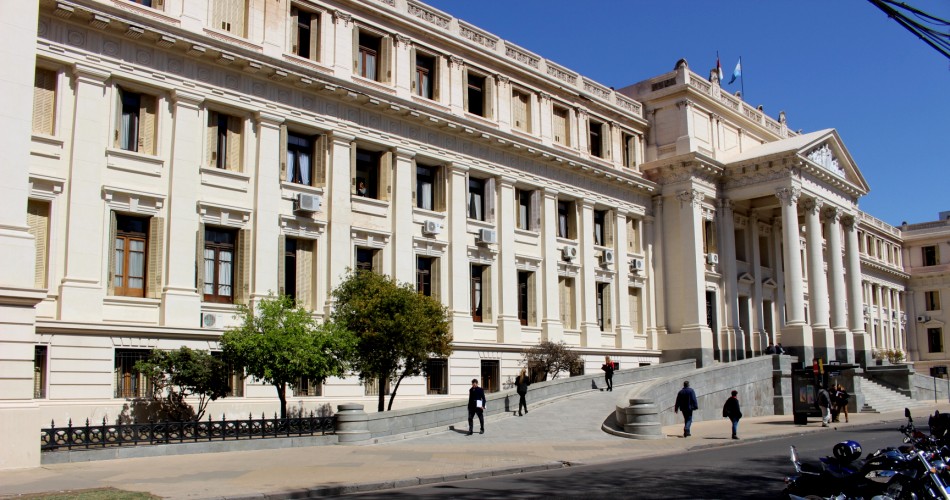 Un juez va a juicio acusado de violación y privación de la libertad