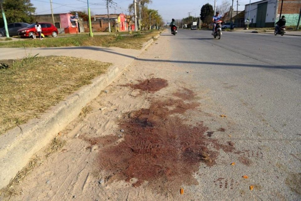 Vecinos asesinaron a puñaladas a un joven de 19 años por supuesto robo