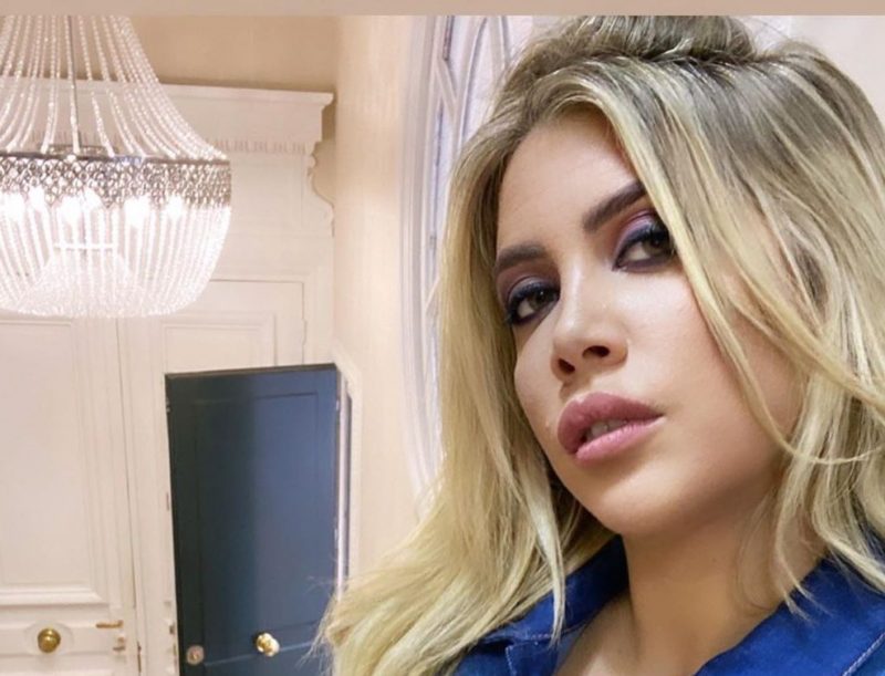 Wanda Nara, en bikini y cubierta por la lluvia de la ducha: “Verano ven a mi”