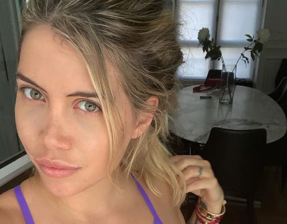 Wanda Nara publicó una selfie y el reflejo de su espejo dejó todo en evidencia: “Mi color favorito”