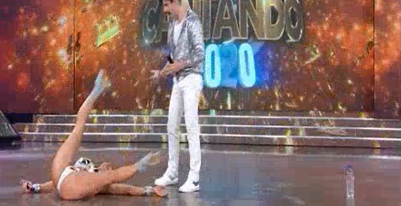 La aparatosa caída de Adabel Guerrero en el “Cantando 2020”