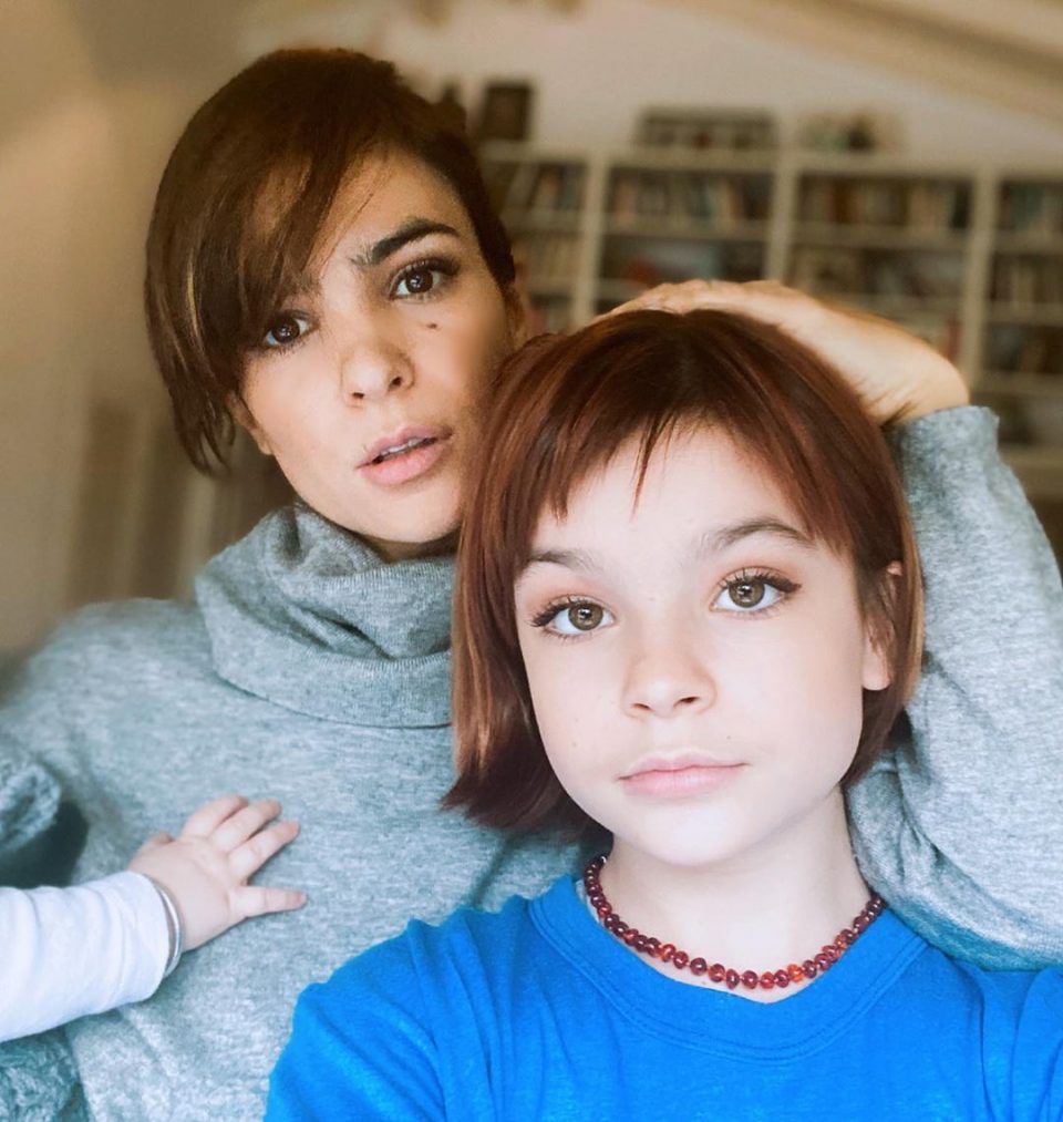 Agustina Cherri y su hija se lucieron al cantar un hitazo de “Chiquititas”