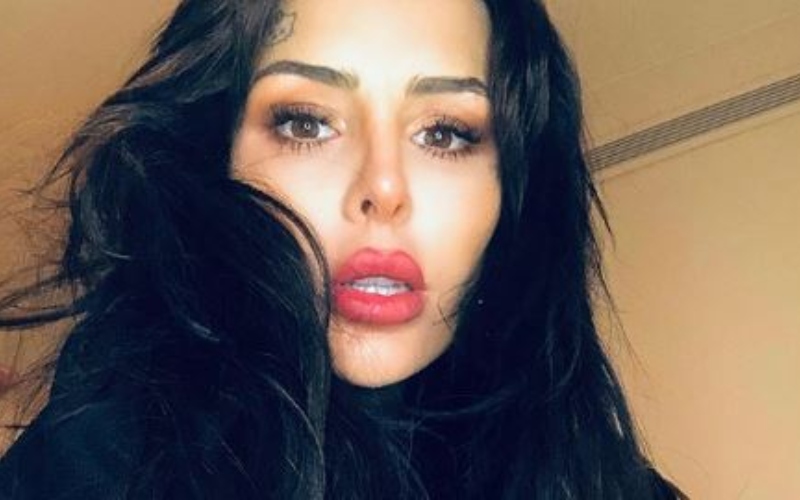Cande Tinelli lució un buzo y unas bucaneras negras: “Día diferente”