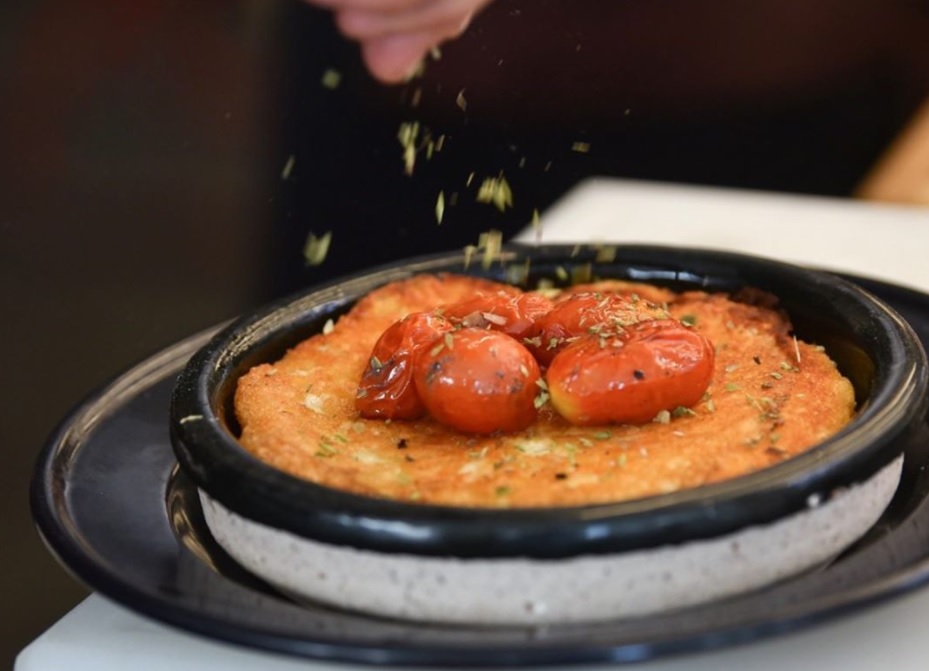 Cristian Petersen reveló sus secretos para una deliciosa provoleta a la parrilla