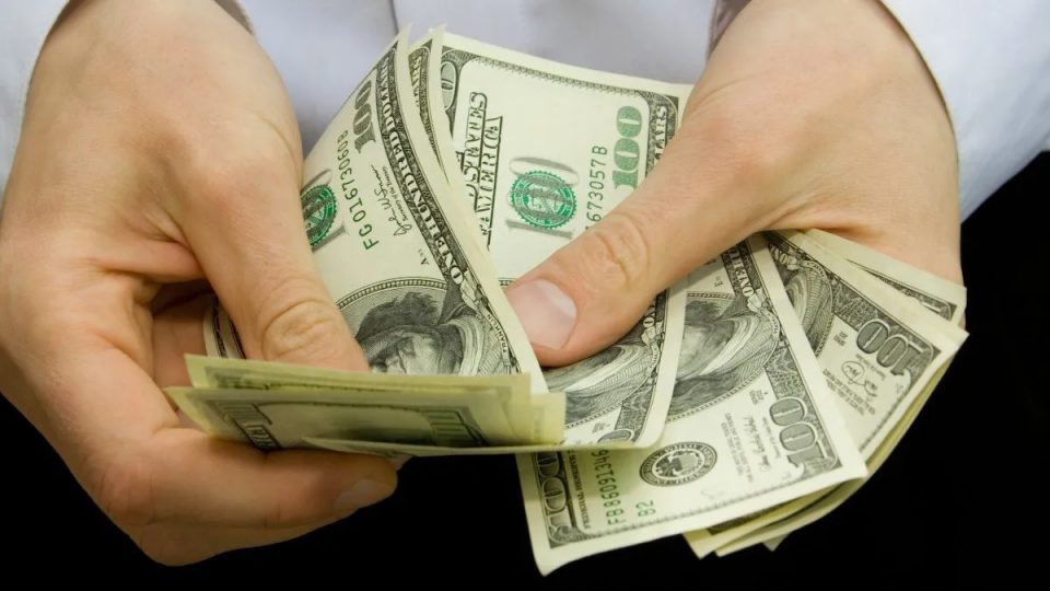 El Banco Central vendió más dólares en la primera mitad de agosto que en todo julio