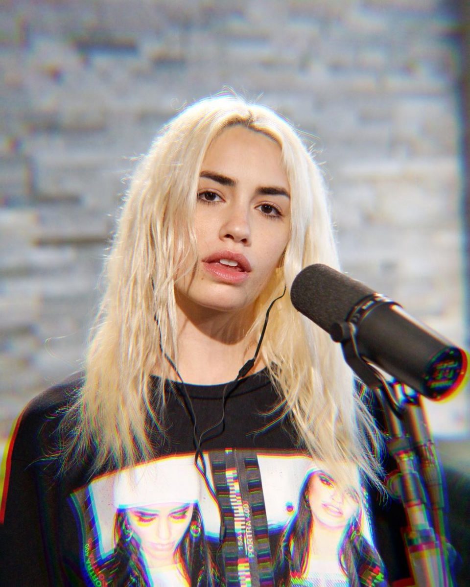 Con top y filtro brillante, Lali Espósito anunció el trailer de su nueva canción