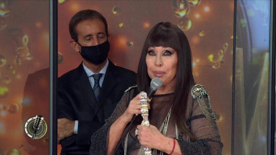 “Viniste a decirme que se me escapa una teta, papi”, el pícaro cruce entre Moria Casán y Fede Hoppe