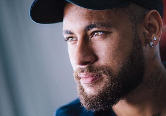 La preocupante foto de Neymar en camilla y con máscara de oxígeno