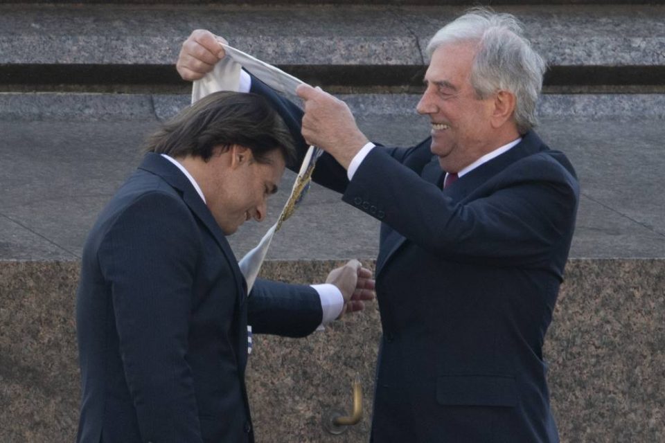 Le mandó una carta a Luis Lacalle Pou, habló de “(ex república) Argentina” y pidió instalarse en Uruguay