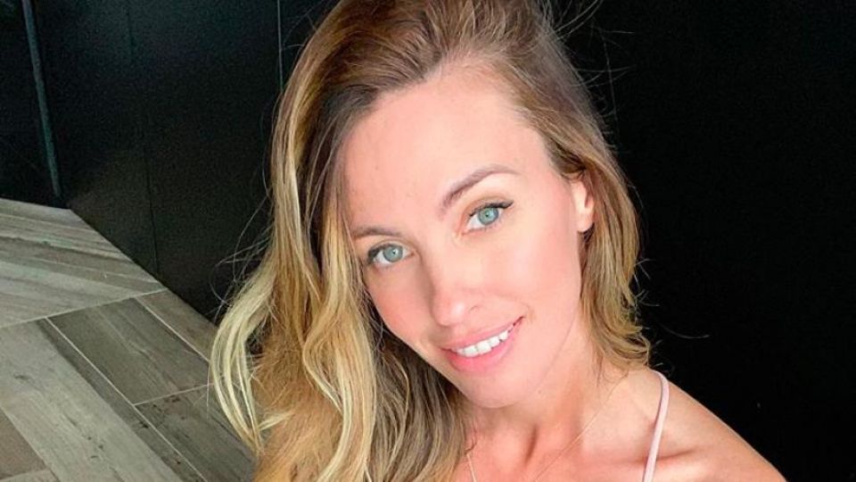 Rocio Guirao Diaz posó elegante y con un escote: “No puedo creer que estemos a mitad de agosto”