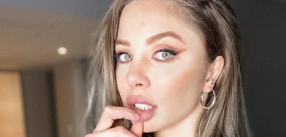 Arrodillada frente al espejo y en ropa interior: Romina Malaspina y una imagen que sorprendió a sus seguidores