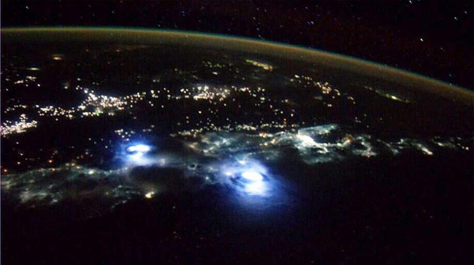 Un astronauta grabó una majestuosa (y potente) tormenta de rayos sobre la Tierra