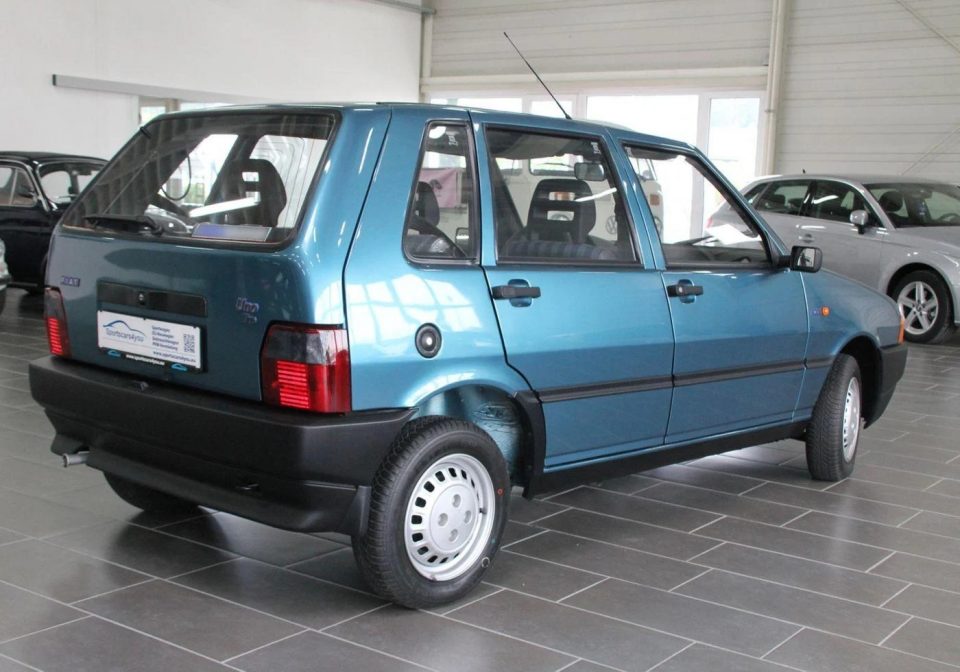 Venden un Fiat Uno de 1996, con 900 kilómetros y en un estado impecable