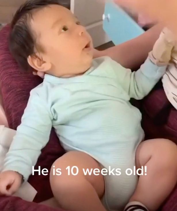 Un bebé repite “te amo” a sus padres con tan sólo 3 meses de vida