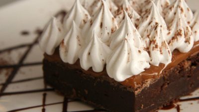 Brownies caseros con dulce de leche y merengue: un postre para llenarse de sabor