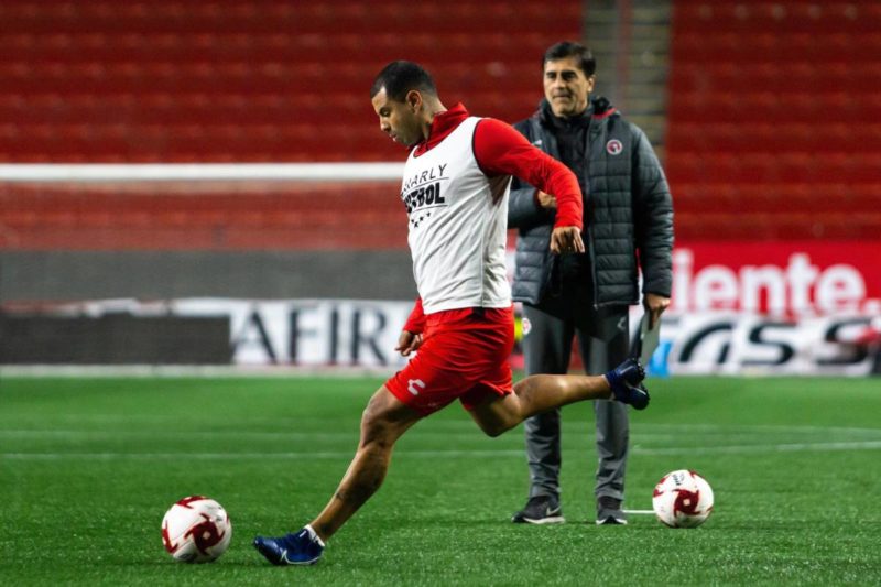 Gustavo Quinteros: “Cardona quiere jugar en Boca”