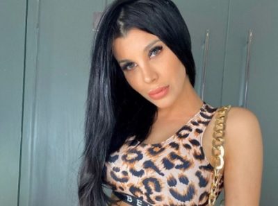 Charlotte Caniggia posó frente al espejo en piloto (y bucaneras): “Elegante y fabulosa”