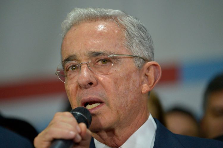 Corte Suprema de Colombia ordenó el arresto domiciliario del expresidente Uribe