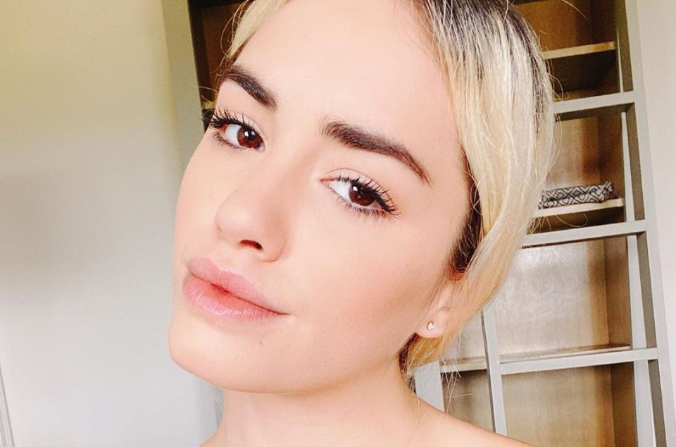 A pura sonrisa, Lali Espósito posó en bikini y vaso bien cargado: “Secuencia al sol”
