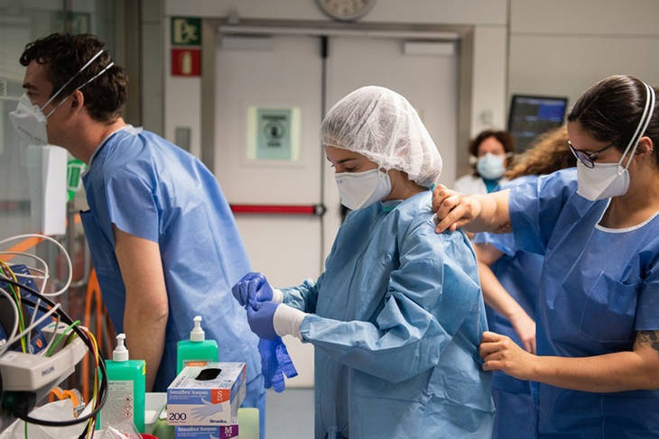 Coronavirus en Córdoba: agentes sanitarios y policías de guardia, los más expuestos