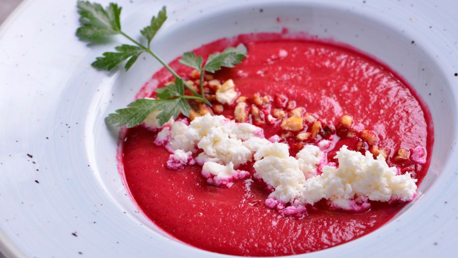 Gazpacho de remolacha: una receta saludable y lista en 20 minutos
