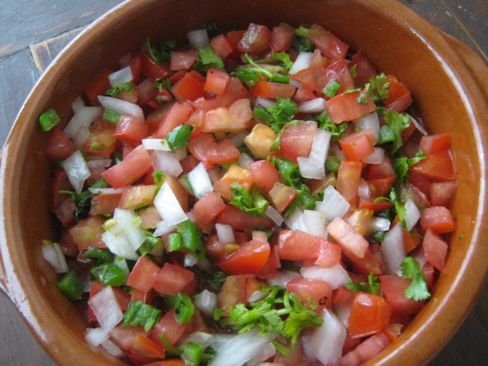 Salsa criolla: receta paso a paso para el mejor aliado del asado